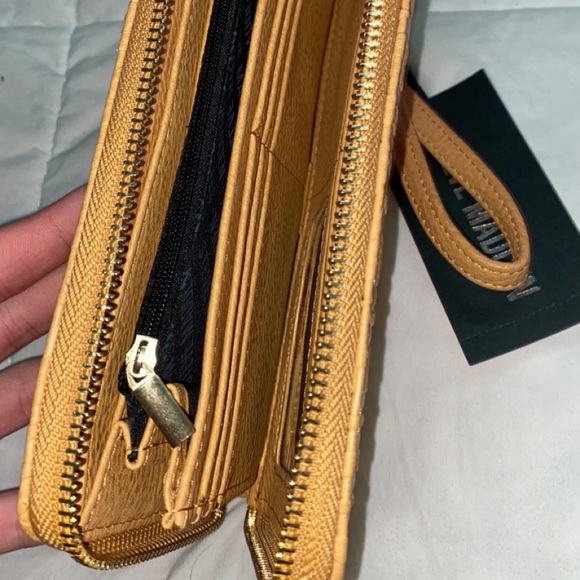 Steve Madden wallet - Picture 2 of 2